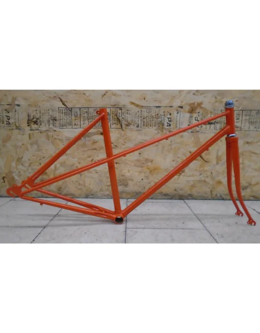 Cadre usagé en acier repeint orange 19"